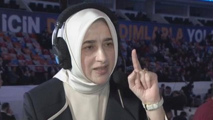 Özlem Zengin'i küplere bindiren paylaşım! Canlı yayında sinirden eli ayağı titredi