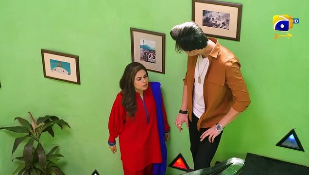 Aik Taraf Dollar Aur Dusri Taraf Hero Butt