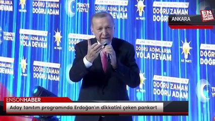 Aday tanıtım programında Cumhurbaşkanı Erdoğan'ın dikkatini çeken pankart