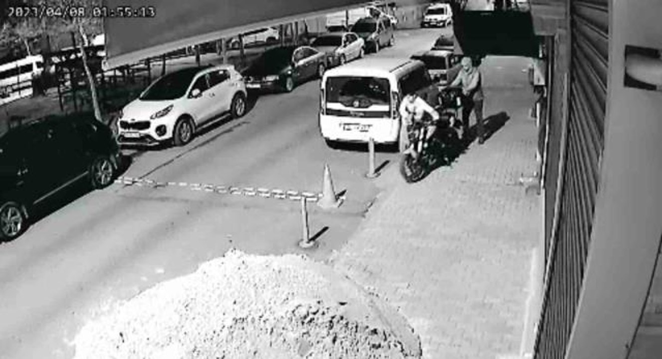 Bayrampaşa'da 100 bin lira değerindeki motosikleti böyle çaldılar