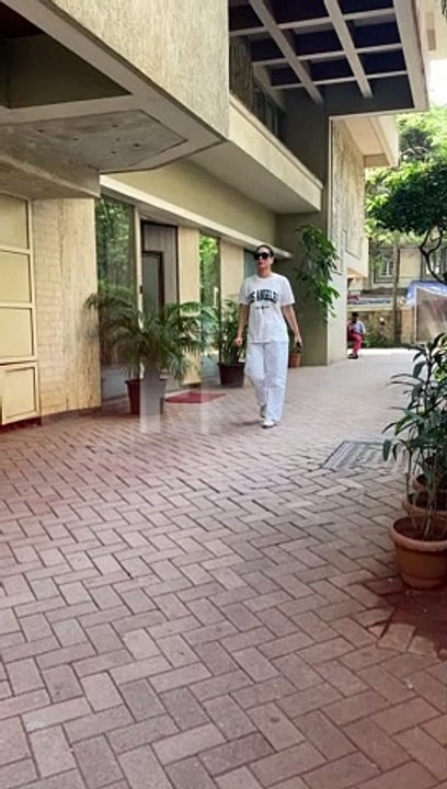 Kareena Kapoor Spotted Outside Bandra Residence