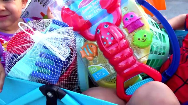 Kids Roma Show Diana, Roma and Dad play on the beach 2Kids