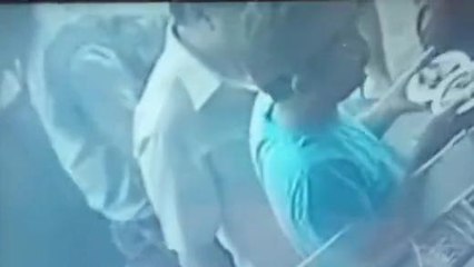 ग्वालियर: बेटी की शादी की खरीदारी करने आए नाश्ता करते कटी जेब, नाश्ते की दुकान का CCTV फुटेज आया सामने, देखें वीडियो