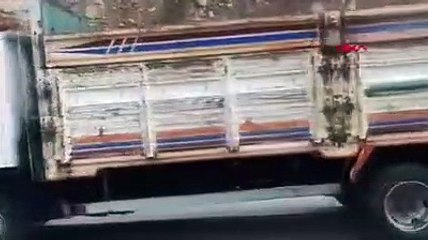 Artvin'de heyelan: Yol ulaşıma kapandı