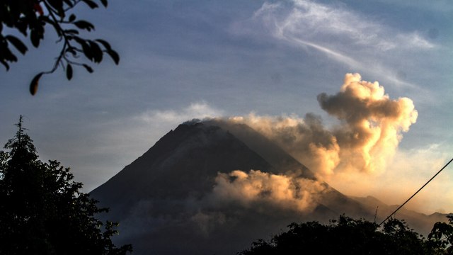 Entra en erupción el volcán Shiveluch que pone en riesgo a los aviones en Oriente