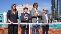 El alcalde de Madrid juega un partido de tenis contra Feliciano López en Colón