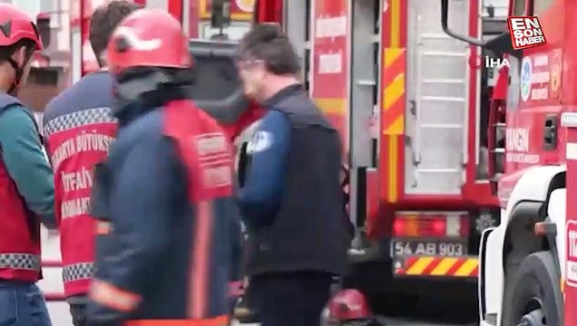 Sakarya’da yangında hayatını kaybeden itfaiye erinin düştüğü anlar