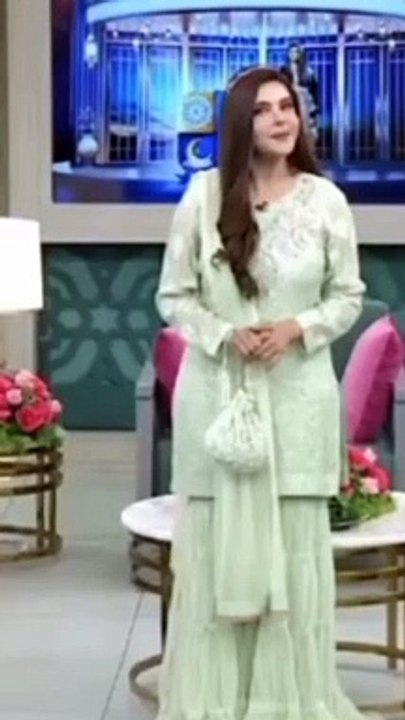 Hilarious Public Reaction On Nida Yasir’s Wedding Inspired Sehri Outfits