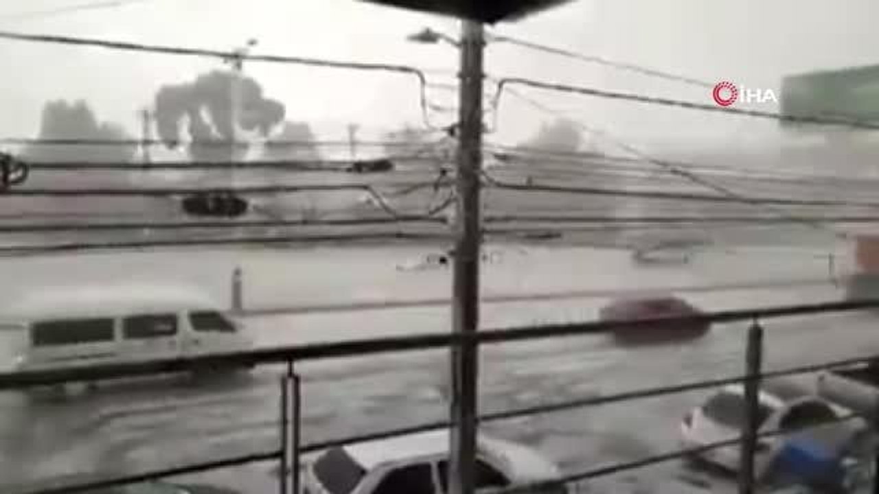 Meksika'da dolu yağışı sele neden oldu