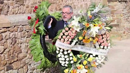 La viuda y los hijos de Fernando Sánchez Dragó, abatidos en el entierro del escritor