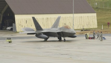 Manter 184 F-22 voando é mais caro que comprar 110 F-35 novos