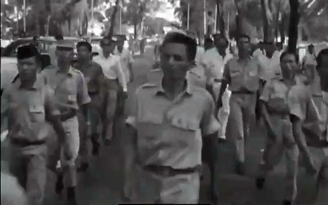 Demonstrasi ormas Sobsi mendukung Vietcong di kedubes Vietnam Utara di Jakarta a