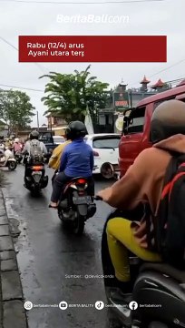 Rabu (12/4) arus lalin pagi ini di jalan Ayani utara terpantau sedikit padat. Bagi para pengendara mohon selalu berhati-hati dan menjaga jarak aman berkendara. .