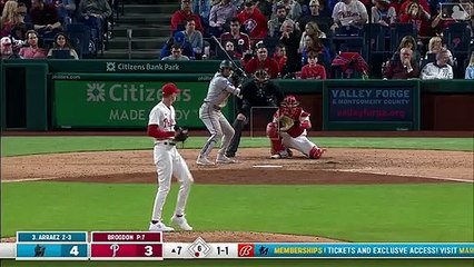 Luis Arraez batea para el ciclo y guía a Miami sobre Filadelfia