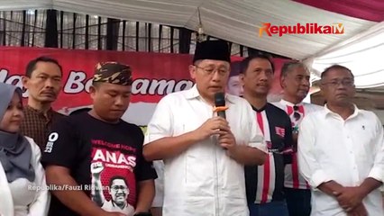 Mudik ke Blitar, Anas Urbaningrum Peluk dan Cium Tangan Ibunda