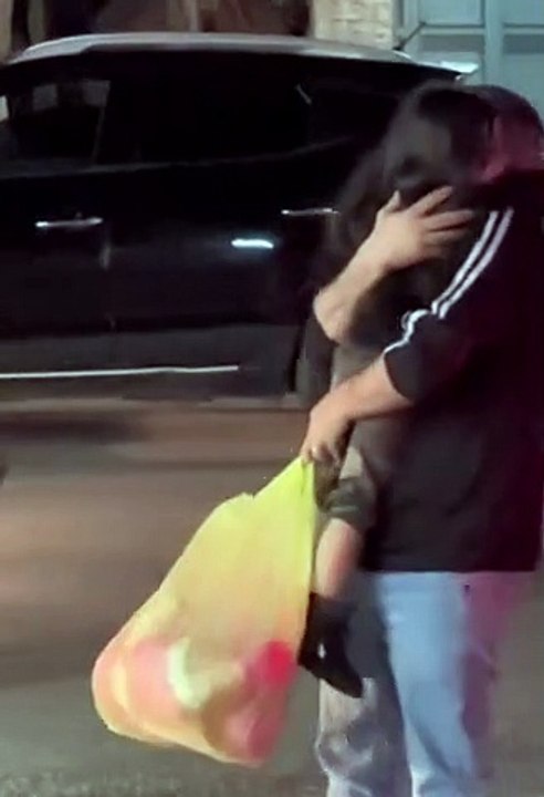 Filistinli babanın 4,5 yıl esaretten sonra ilk kez kızına sarıldığı anlar