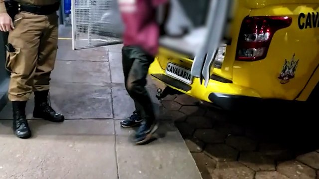 Após denúncia de tentativa de furto, homem é detido com mandado de prisão em aberto, no Maria Luiza