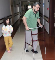 DEPREME İKİ AYAĞI ALÇIDA YAKALANAN TURGUT, EVDEN YUVARLANARAK ÇIKMIŞ