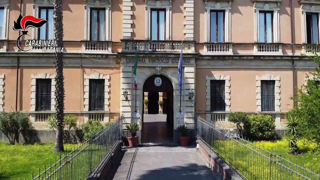 Catania, in casa aveva droga e pistola con silenziatore: arrestato