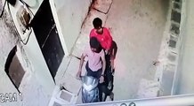 आधी रात घर पर शुरु हो गई फायरिंग और बमबारी, हैरान कर देने वाला वीडियो CCTV में कैद