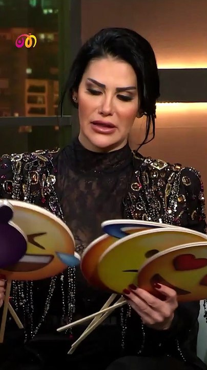 لماذا وصفت نظلي الرواس نادين نسيب نجيم بهذا الرمز التعبيري؟