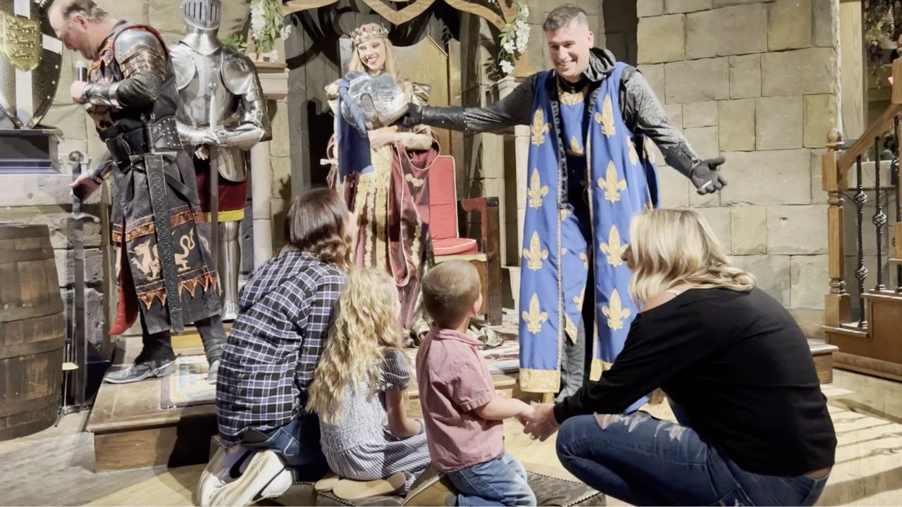 Military Dad Hides In Knight Costume To Surprise Kids At Medieval Restaurant After Deployment