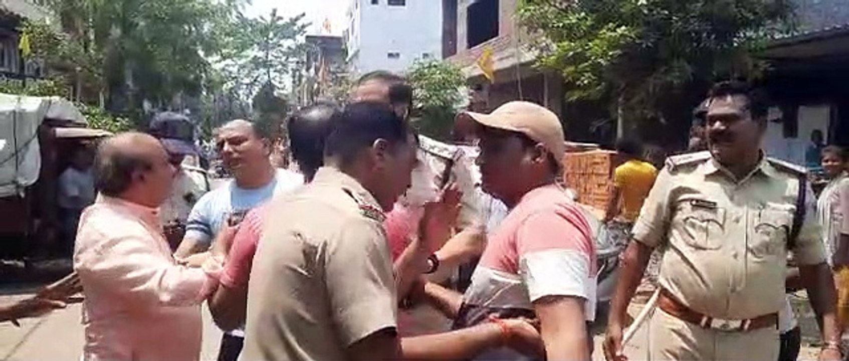 इटारसी में अतिक्रमण हटाए, एसडीएम व आला अफसरों से भाजपा नेता की झड़प