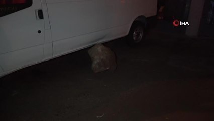 Gümüşhane'de yamaçtan kopan kaya parçası minibüse çarptı