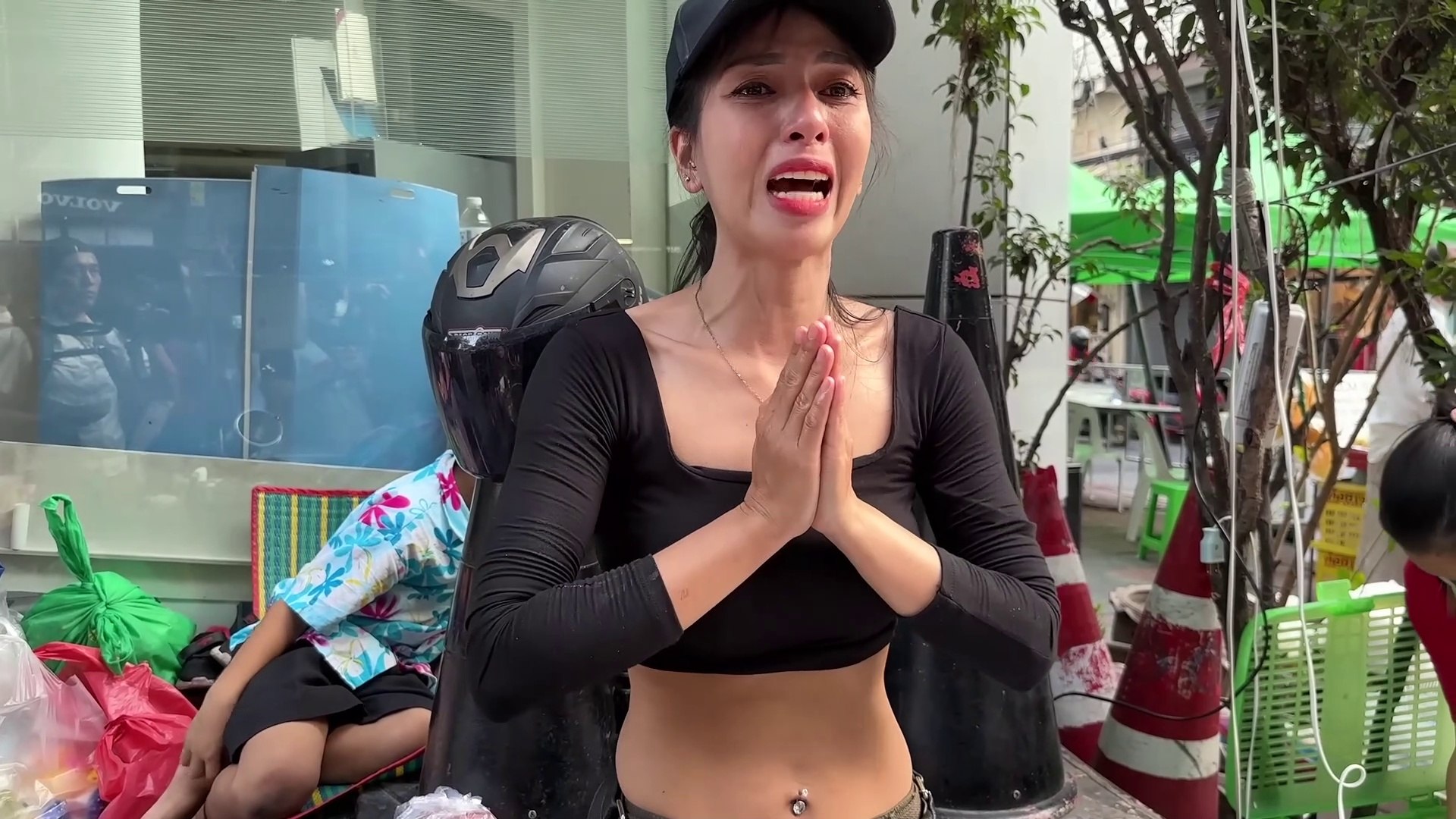 She Is In Trouble! The Most Famous Banana Pancake Roti Lady In Bangkok  Needs Help#Bikini #lookhot #lookbook #thaigirls #hot #hotgirls #beauty  #swim#food #streetfood #hotfood #bangkok #foodgirls - video Dailymotion