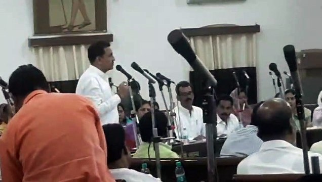 नगर निगम की बजट बैठक में हंगामा, विपक्ष ने महापौर को बताया घोषणावीर