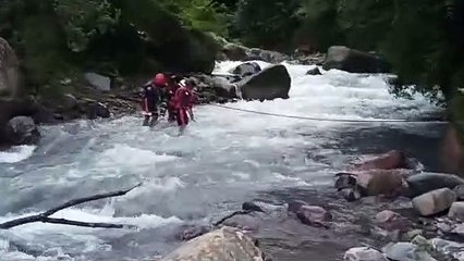 Rescate a turistas de la crecida del río Yala