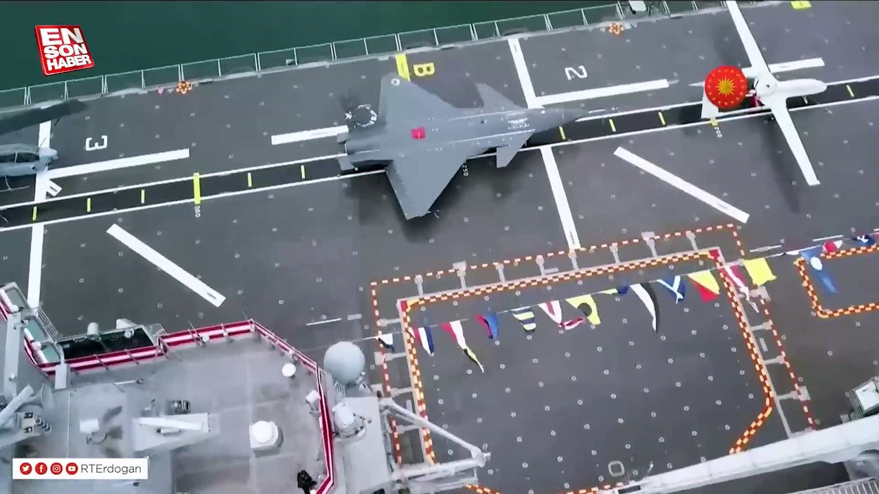 TCG Anadolu teslim töreninde Deniz Harp Okulu Marşı okundu