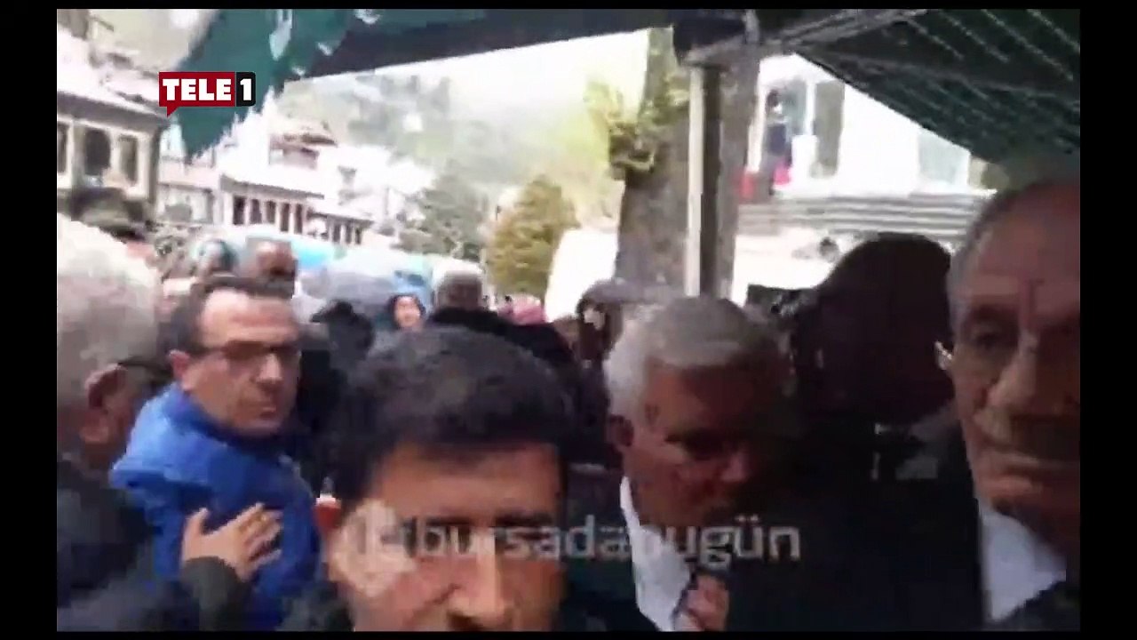 Erdoğan'a desteğini açıklayan DSP Lideri Aksakal cenazede protesto edildi! "Üç koltuğa partiyi sattınız"