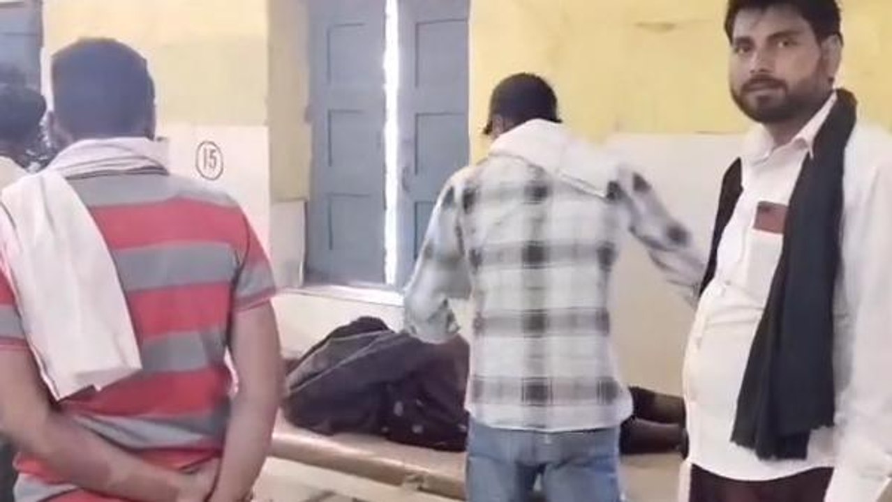 मुरैना: छत से नीचे गिरा युवक, गंभीर हालत, अस्पताल में कराया गया भर्ती