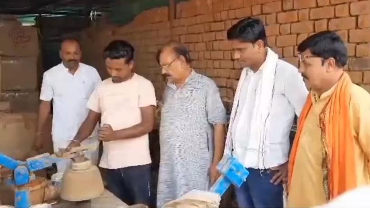 घोड़ाडोंगरी: मिट्टी कला बोर्ड के अध्यक्ष पहुंचे शाहपुर ,सामाजिक कार्यक्रमों में लिया हिस्सा