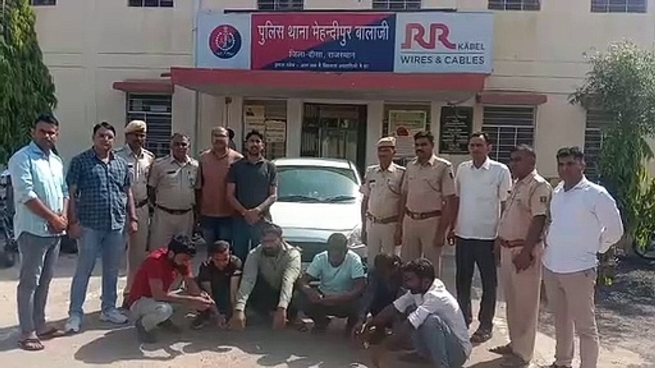 छह जुआरी गिरफ्तार, एक लाख नौ हजार पांच सौ की नकदी व कार बरामद
