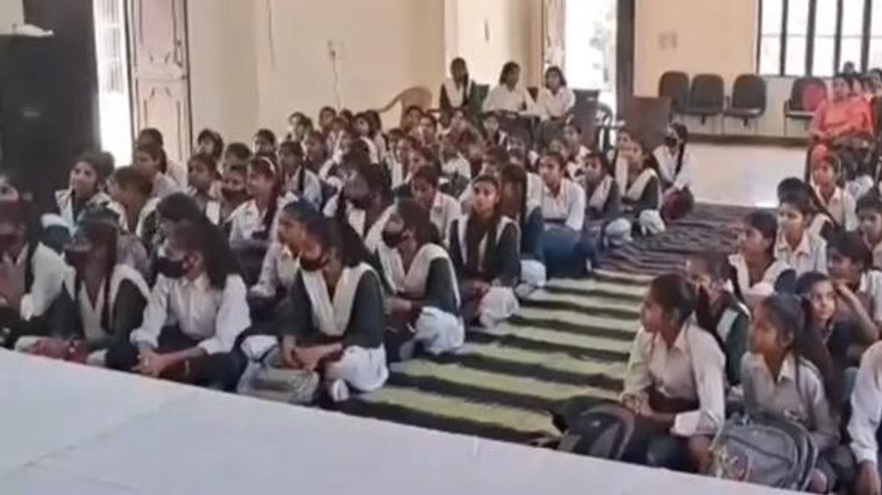 अलीगढ़: आजादी के अमृत महोत्सव के तहत चित्र प्रदर्शनी का हुआ आयोजन