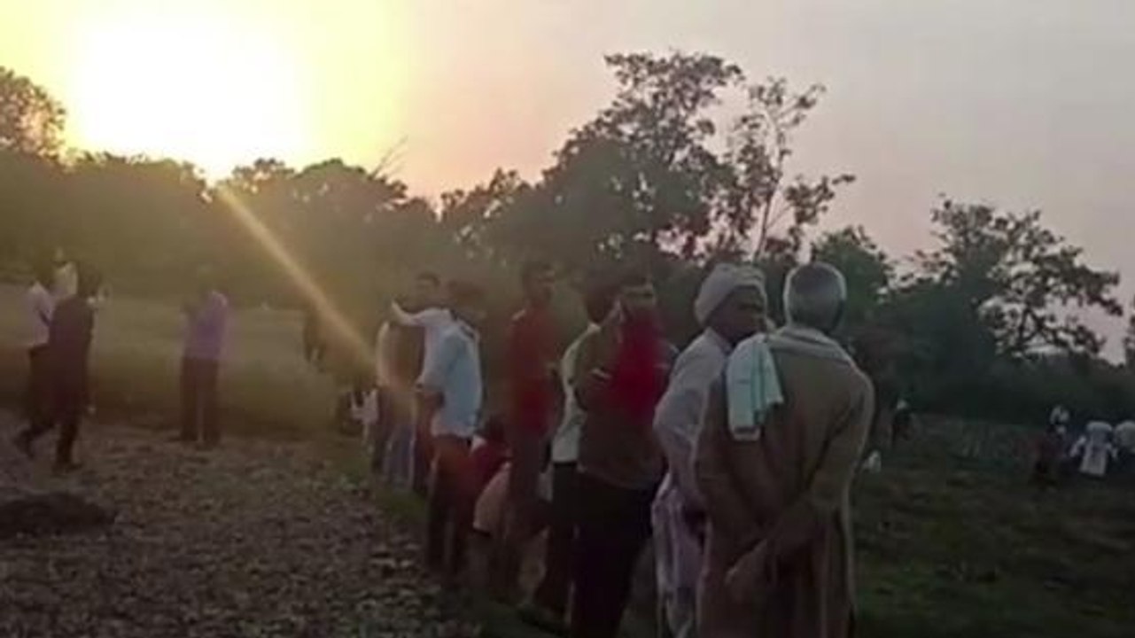 अम्बेडकरनगर: संदिग्ध परिस्थितियों में खेत में मिला वृद्ध महिला का शव, जांच में जुटी पुलिस
