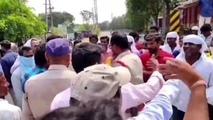 పెద్దపల్లి: గిట్టుబాటు ధర కోసం రైతులు ధర్నా రాస్తారోకో