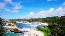 PANTAI DI JAWA TIMUR YANG BANYAK DIKUNJUNGI WISATAWAN !!! BIKIN BETAH DI PANTAI