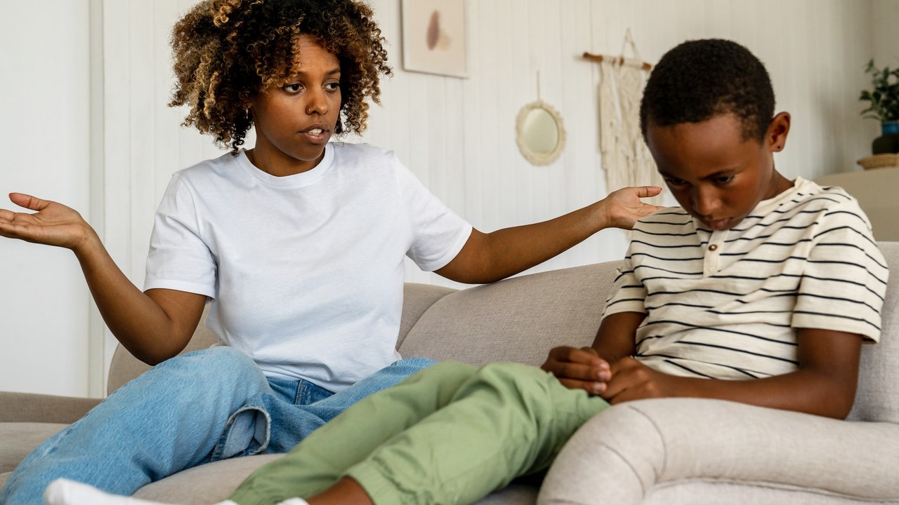 Betroffene berichten: Das sind typische Warnsignale toxischer Eltern