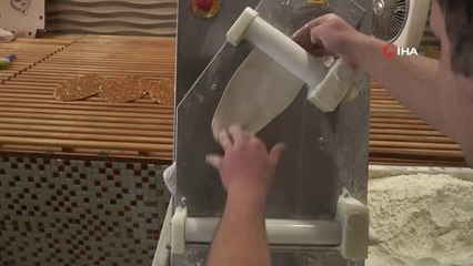 Gaziantep'in Ramazan ayında da vazgeçilmeyen lezzeti 'lahmacun'