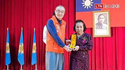 夫兒靈前擲3聖筊 桃園87歲榮眷捐600萬給退輔會