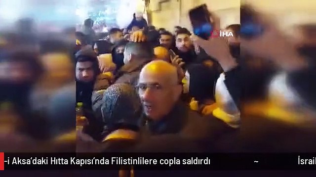 İsrail güçleri Mescid-i Aksa'daki Hıtta Kapısı'nda Filistinlilere copla saldırdı