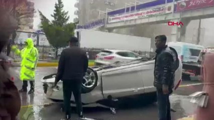 MARDİN'DE KALDIRIMA ÇARPAN OTOMOBİL TAKLA ATTI