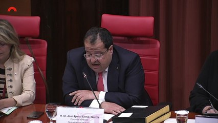 El 'conseller' de Interior, Joan Ignasi Elena, confirma que la Generalitat se personará como acusación particular en los casos de abusos a mossas por parte de un médico de Interior / PARLAMENT