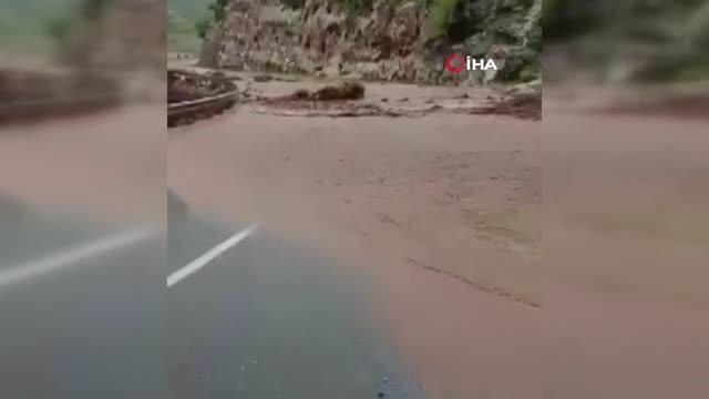 Şırnak'ta sağanak yağış köprüleri yıktı, yolları kapattı, evleri su bastı