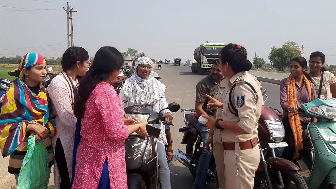 ट्रैफिक पुलिस की छवि सुधारने व लोगों की मदद के लिए एसपी का नवाचार