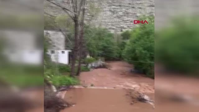 Mardin'de Sağanak Yağış: Dere Taştı, İşletmeler Su Baskınına Uğradı