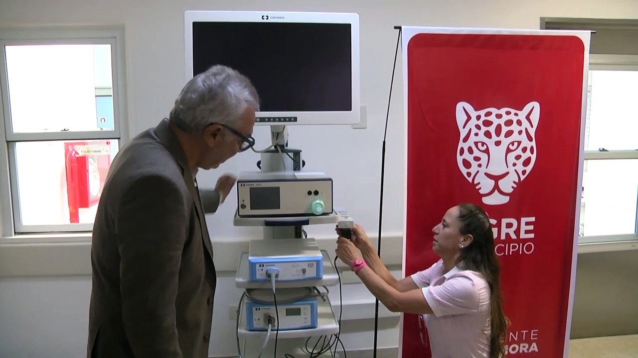 El intendente Julio Zamora presentó el nuevo videolaparoscopio para cirugías mini-invasivas de alta complejidad del Hospital Materno Infantil